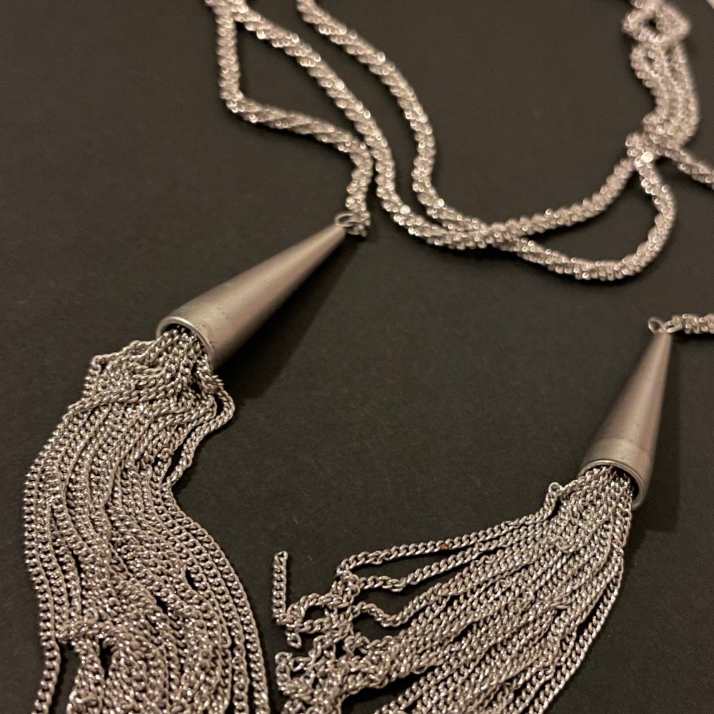 Kendra Scott Phara Tassel Necklace in Silver - Picture 2 of 9
